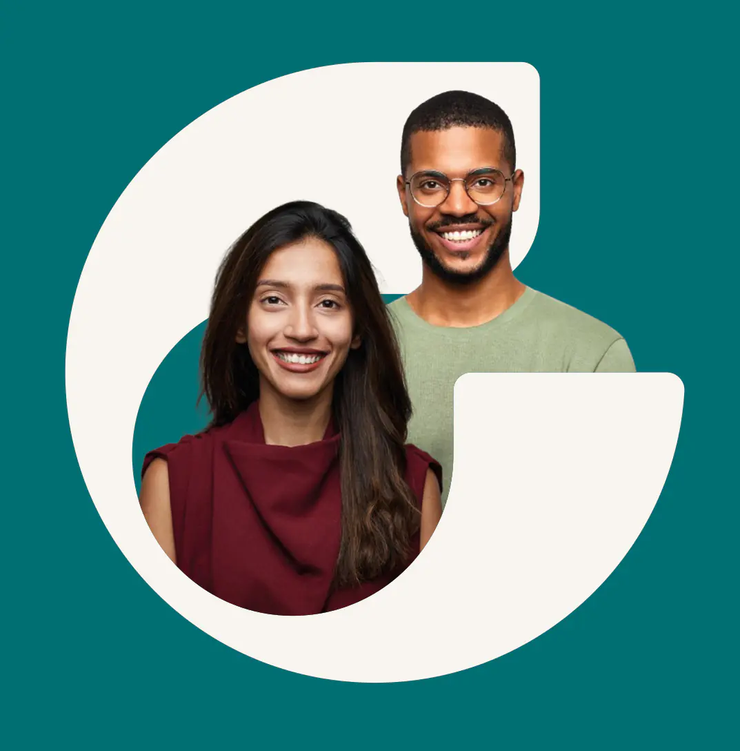 Deux collaborateurs souriants dans un visuel stylisé en forme de « G », illustrant l’égalité professionnelle femmes-hommes chez Garance